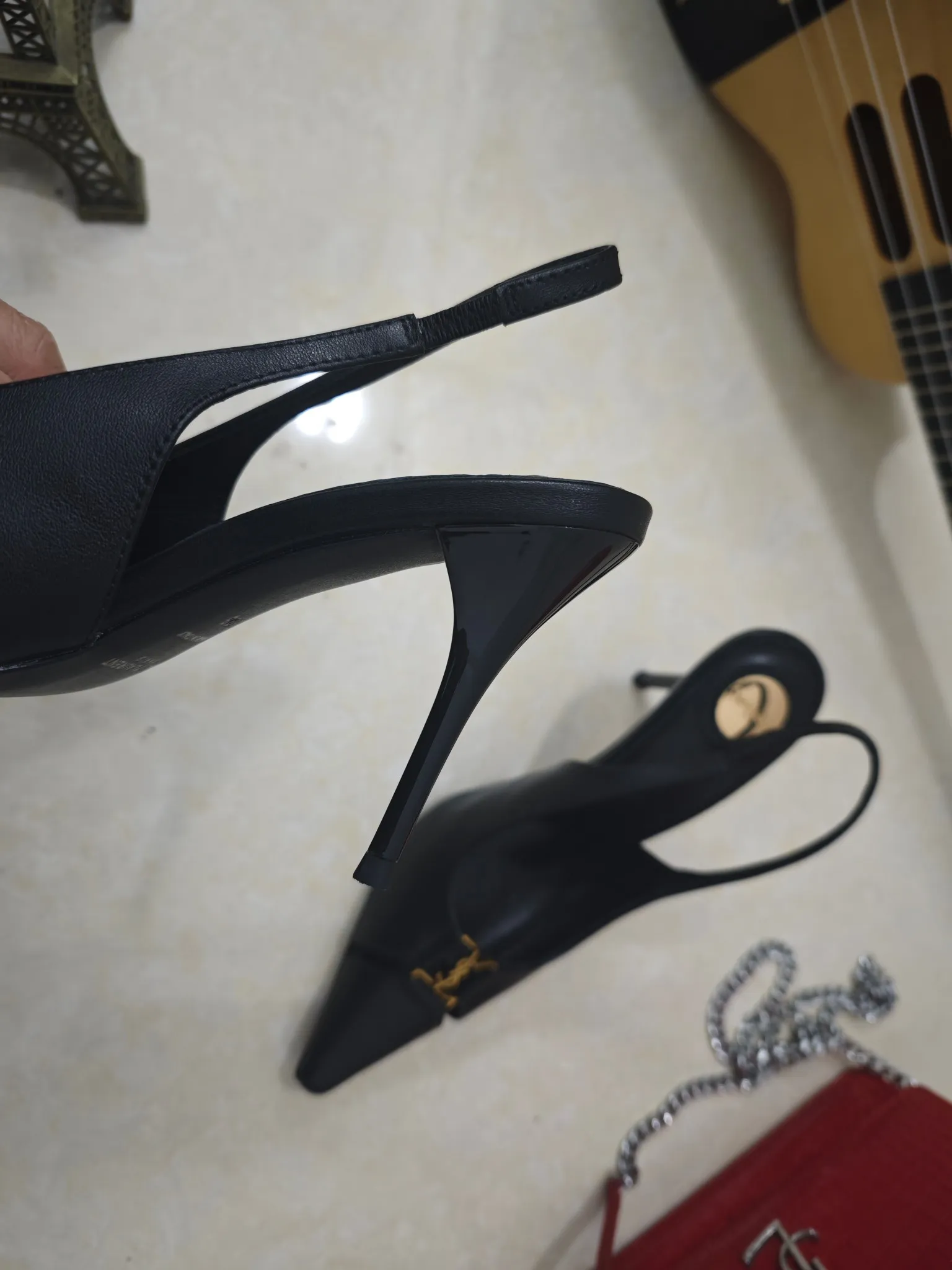 👟👟Ex-factory price 540👟👟 【Saint Laurent】Yves Saint Laurent, high-heeled YSL high heels💃2025 early spring counter synchronizes the latest styles, YSL, decoration👣 Classic and high-quality glamorous masterpieces, the hottest autumn and winter series in the counter, with temperament, fashion, classic and attractive design style 😌The effect on the feet is particularly beautiful〰️, the materials are imported from Italy 🇮🇹 calf, imported black sheepskin, lining, and foot pads; sheepskin, stiletto high heels, size 35-41 (34.41.42 must be customized, non-refundable) outsole; imported genuine leather outsole, with full counter packaging